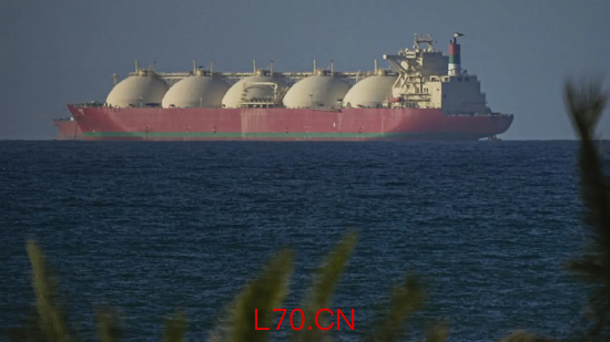 伊朗宣布霍尔木兹海峡对航运开放，特朗普称美国封锁仍在实施