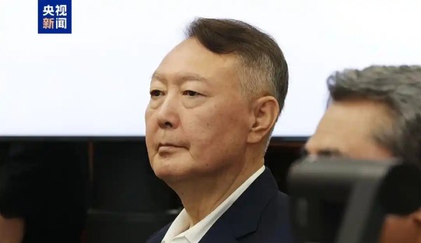 “坐牢”还赚钱？尹锡悦看守所内8个月赚12亿韩元，比李在明年薪高数倍