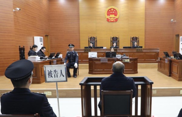 三堂会审丨借用及收受管理和服务对象钱款的纪法罪辨析